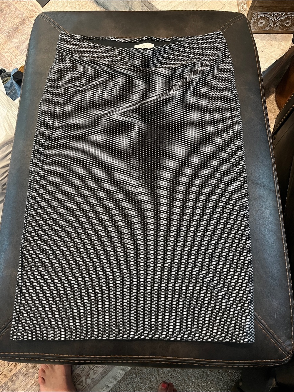 LOFT Black and White Textured Pencil Skirt